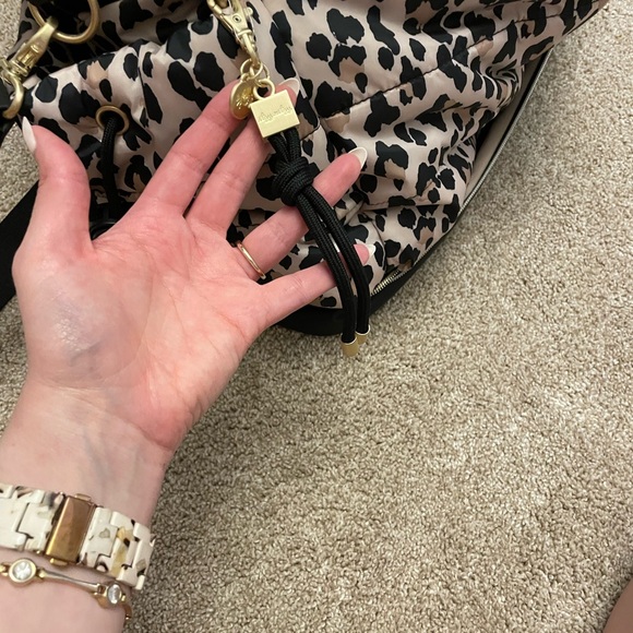 Itzy Ritzy Weekender bag in cheetah - Picture 8 of 11